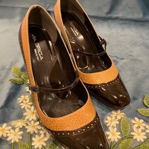 Two-tone Mary Jane heels Sz 9